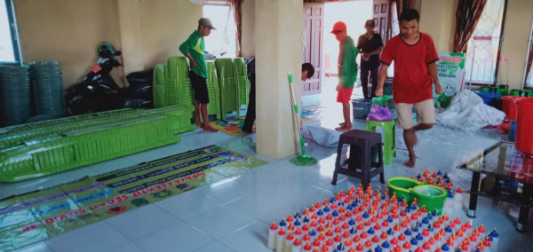 Penyediaan Sarana Cuci Tangan Untuk Warga Masyarakat di Desa Rantau Bujur Darat dalam upaya pencegahan Covid-19