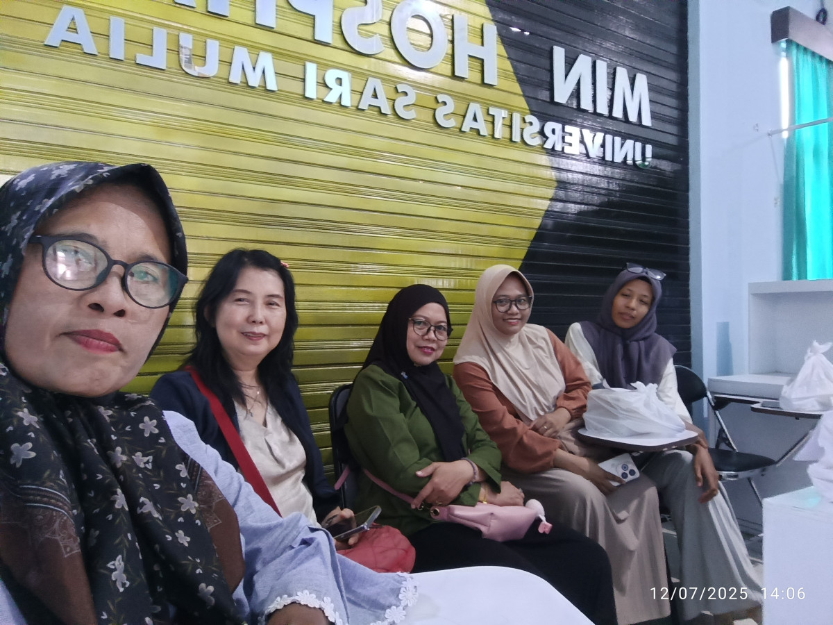 Gambar 2 Membawa pus periksa kesehatan reproduksi