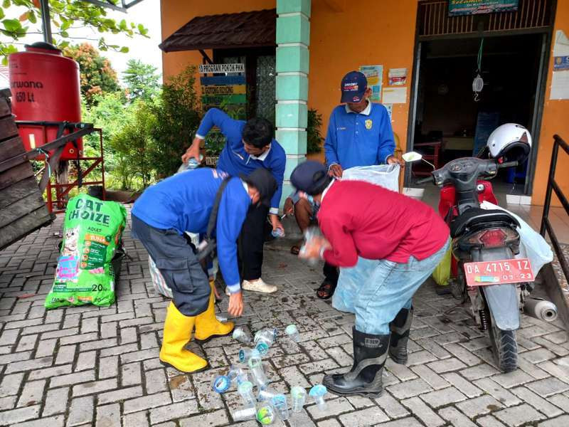 Gambar 2. Pengelolaan Bank Sampah di Kelurahan Antasan Kecil Timur