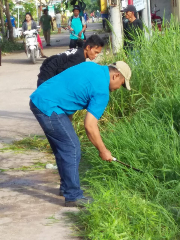 Kegiatan Gotong Royong dan Kebersihan Lingkungan Sekitar Kampung KB Kampung Baiman