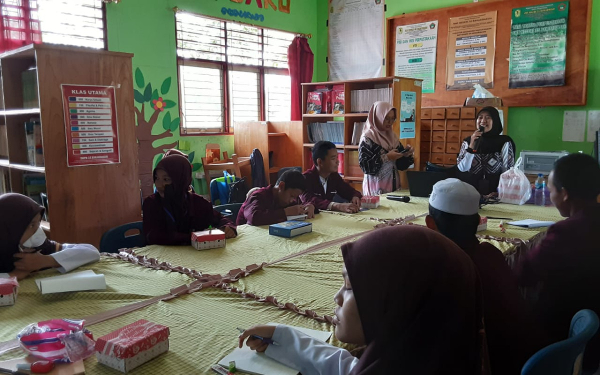 Pembinaan kepadaPIK R jalur Sekolah di SMPN 35 Banjarmasin