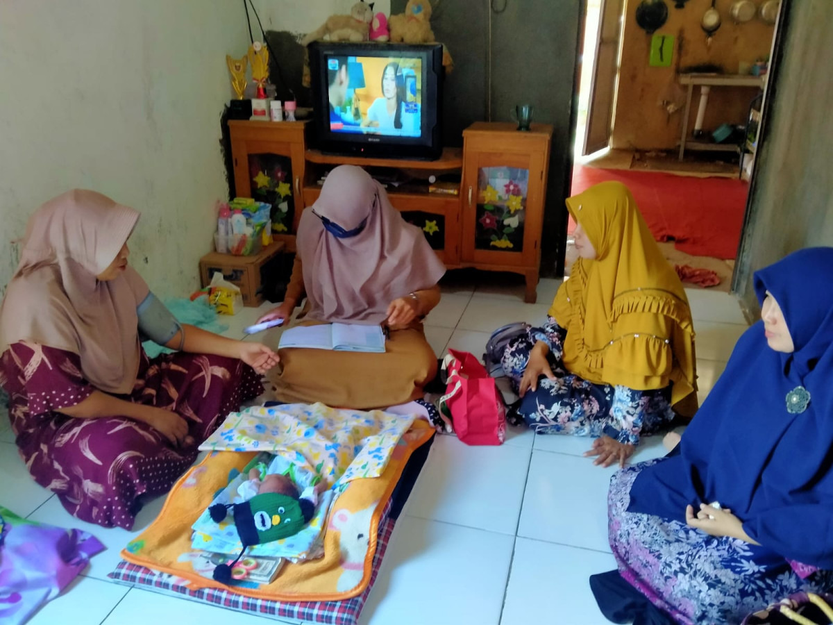 ADVOKASI DAN KIE PEMNBERIAN MAKAN BAYI DAN ANAK ASI EKSKLUSIF DI RUMAH WARGA