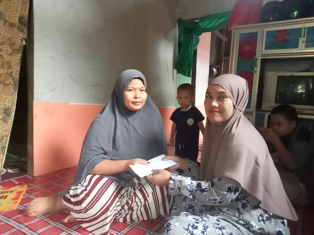Santunan Kematian kepada Ibu Siti Hajizah RT. 004 atas meninggalnya suami beliau Alm. Suwarno