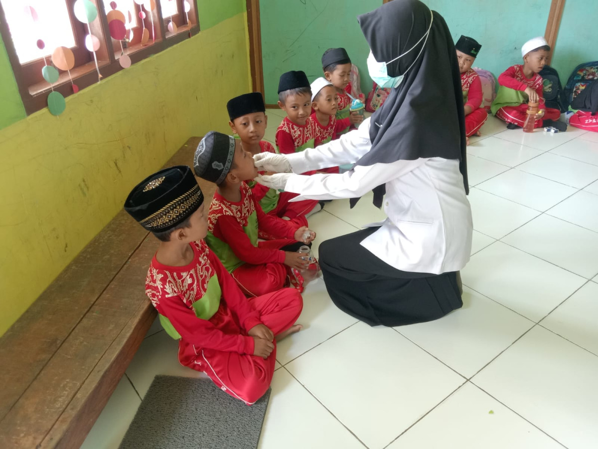 Pemberian obat cacing dan penyuluhan