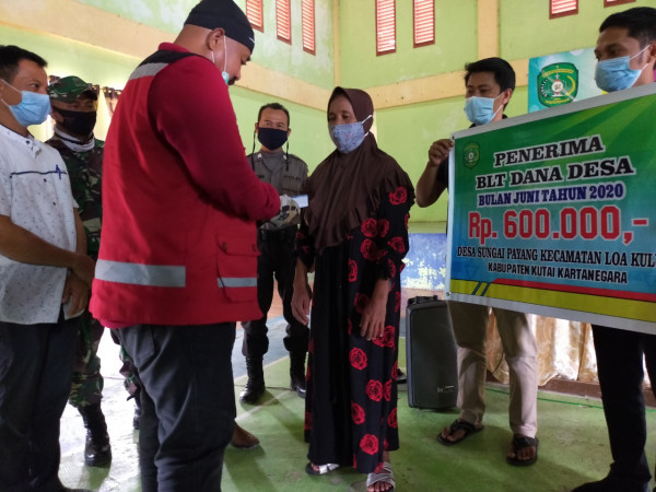 penyerahan olah bpk BUPATI KUKAR