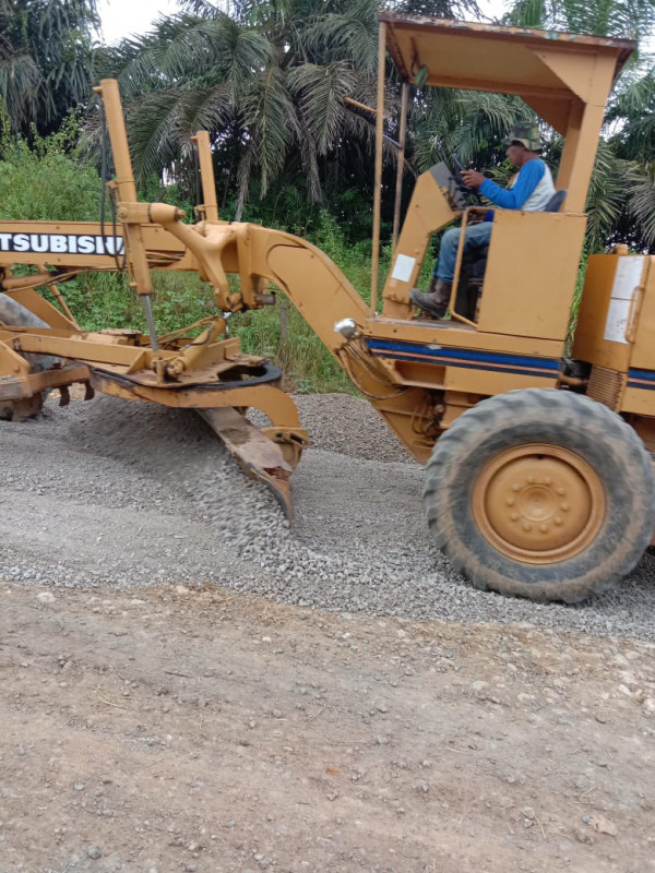 Pengaspalan Jalan Poros Simpang 3 Dusun Donomulyo dan Dusun 1 Sentuk