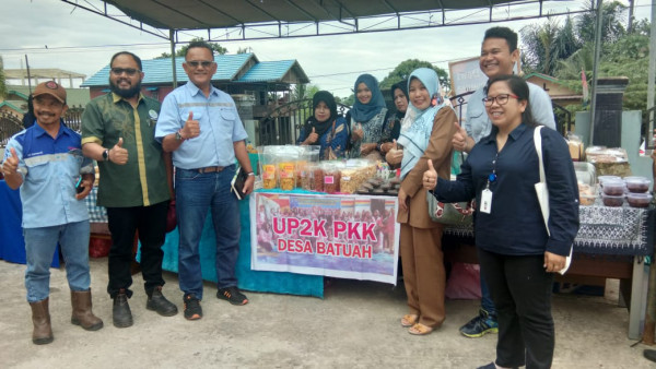 foto bersama CSR yang ada dibatuah