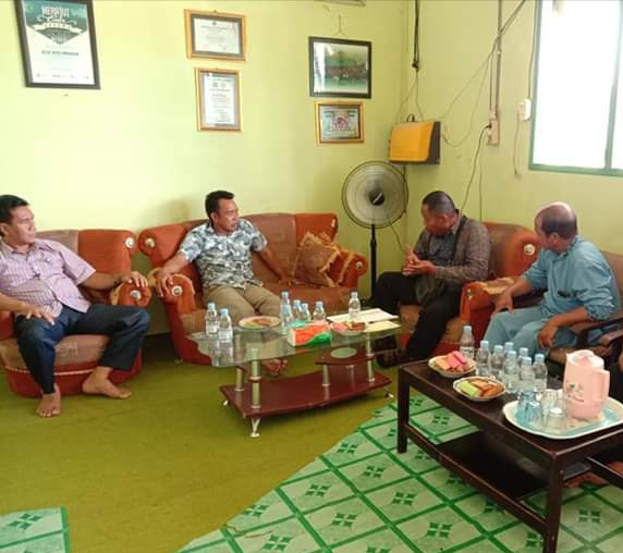 Pertemuan dan sekaligus koordinasi dari pihak PLN dengan pihak desa Sebelimbingan dan desa Muhuran tentang perencanaan masuknya jaringan listrik