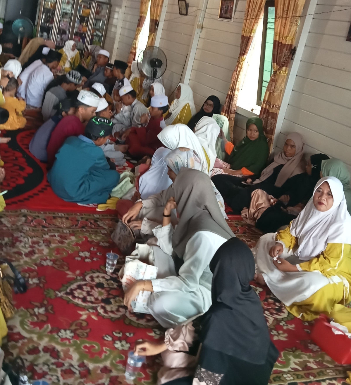 Yasinan dan  Sholawatan oleh Majelis Ta'lim Nurul Huda Tanjung Jone