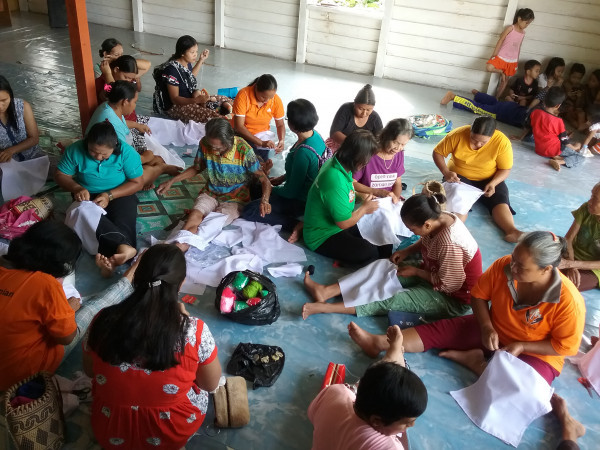 Pelatihan menumpar yang diikuti oleh Ibu-Ibu di Kampung KB Setia Jaya
