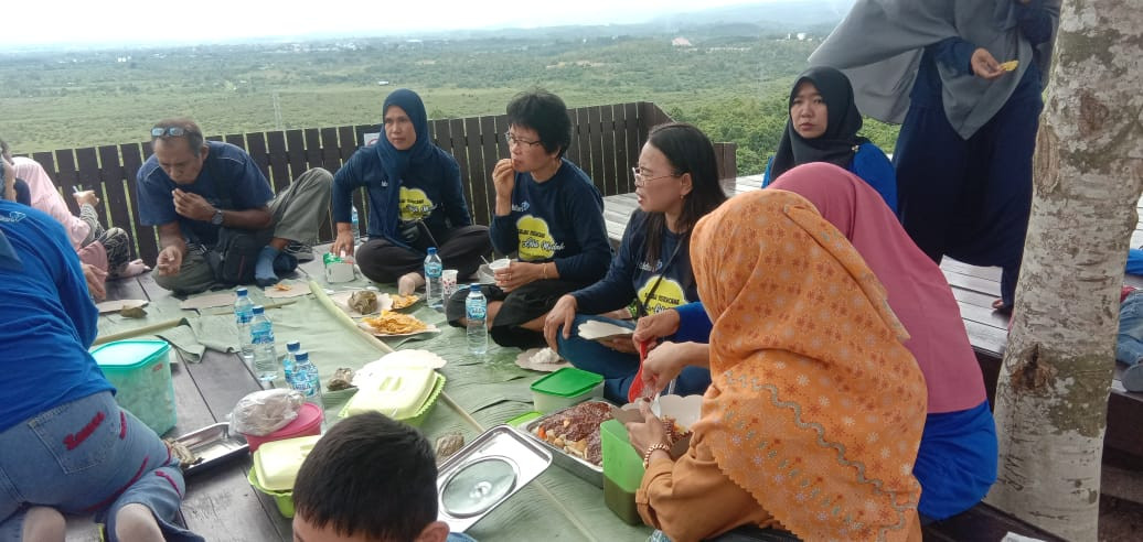 sesi makan bersama peserta & anggota keluarga