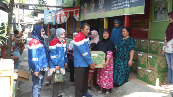 Bantuan CSR untuk warga kurang mampu di KPKB Karang Anyar Bersatu