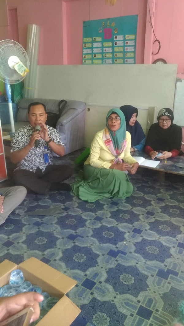 Penyampaian arahan kepada wali murid PAUd