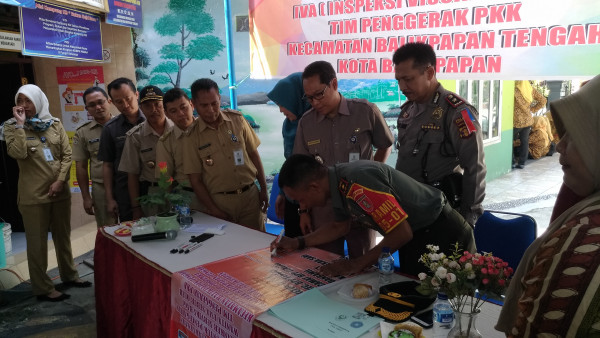 Penanda tanganan Dukungan  IVA. TES dengan Lintas Sektor bekerja sama dgn KAMPUNG KB RUKUN SEJAHTERA dalam rangka persiapan lomba IVA TES Tingkat Nasional di KPKB Rukun Sejahtera