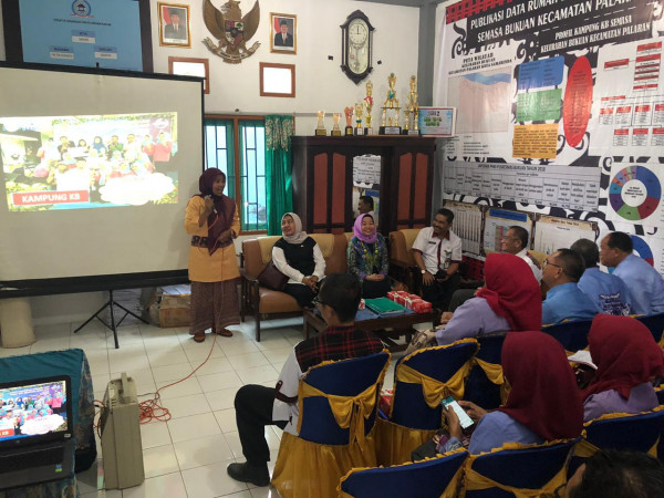 Presentasi dari Kader Kampung KB SEMASA