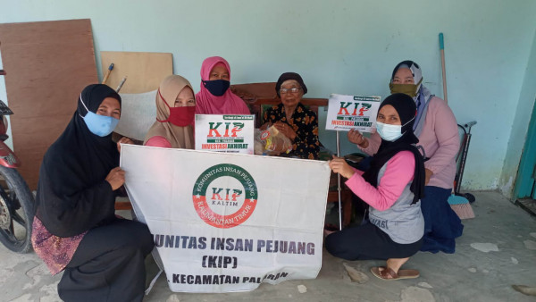 Bakti Sosial Peduli Lansia Kolaborasi Kader Kampung KB dengan Komunitas Insan Pejuang (KIP)