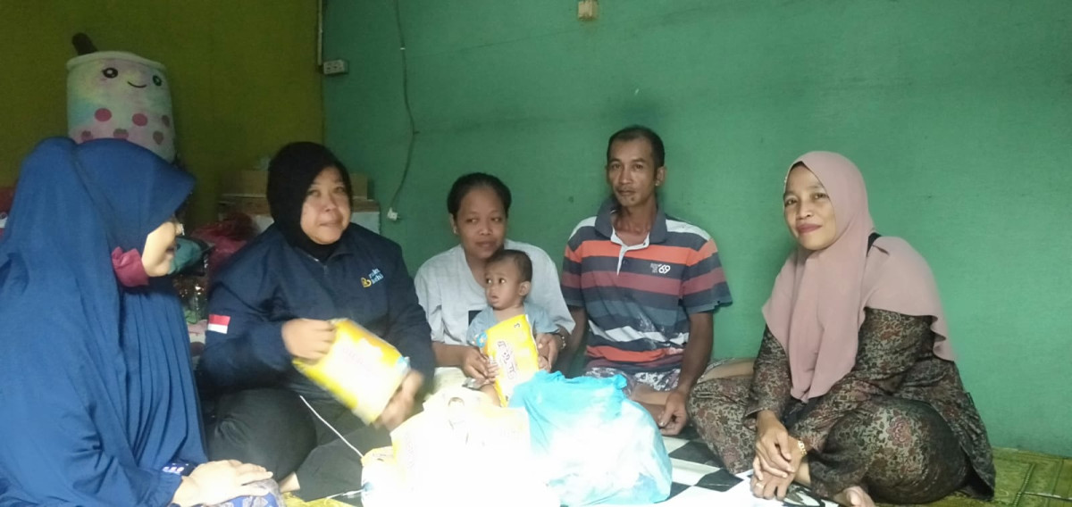 pembagian sembako dan popok untuk balita stunting