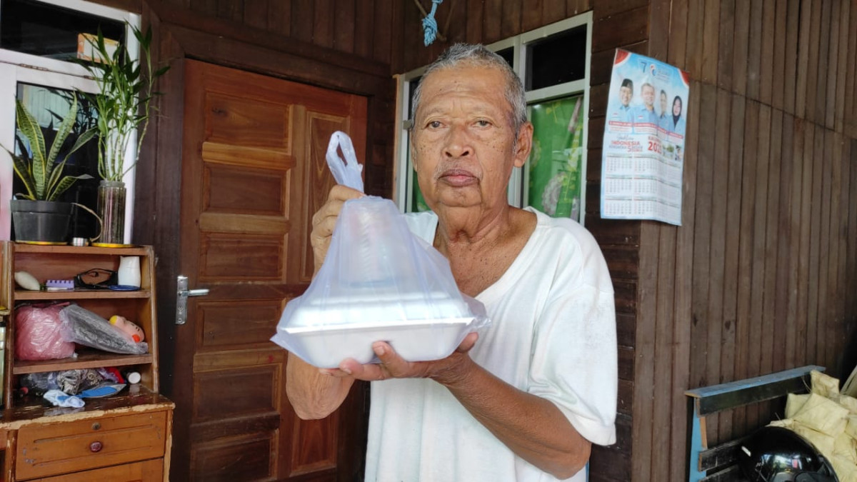 Pemberian makanan tambahan dan makanan pendamping Lansia bantuan BAZNAS Povinsi Kalimantan TImur