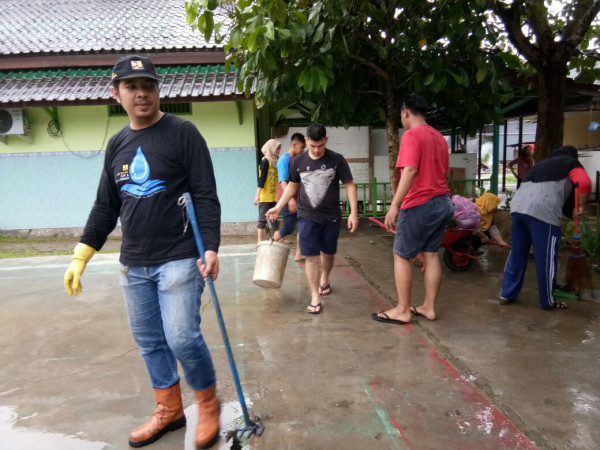 Kebersihan dilingkungan sekretariat Kampung KB