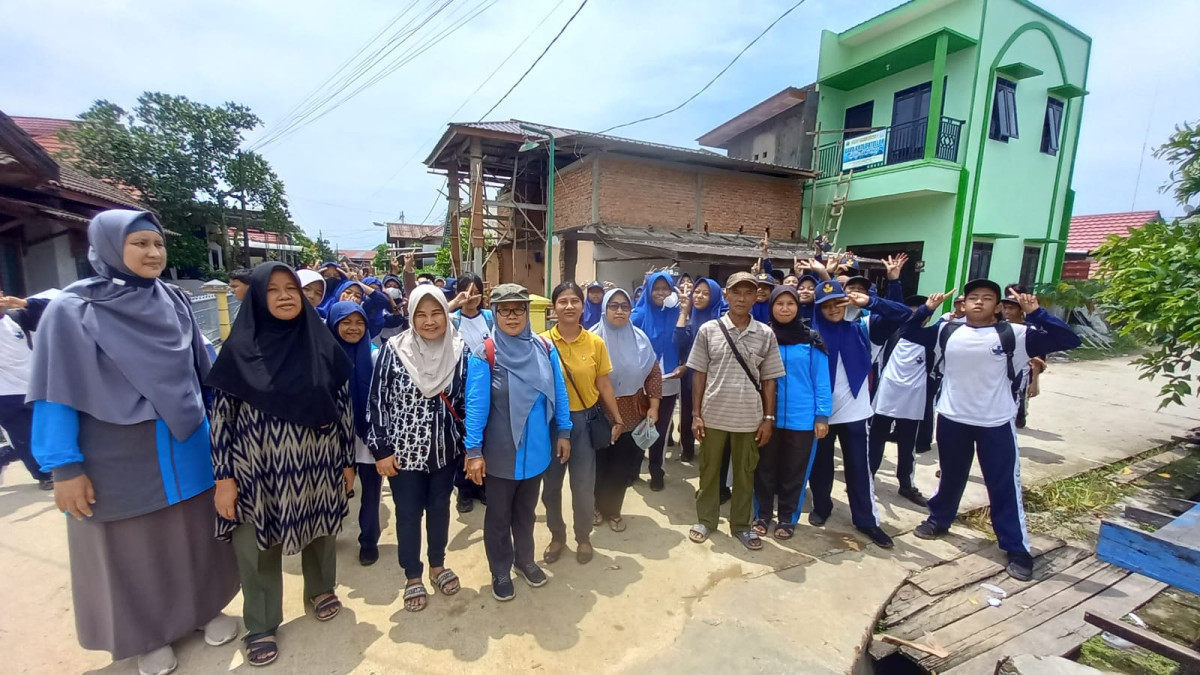 Meningkatkan Kesadaran Kesehatan melalui Kunjungan dari SMPN 7 Samarinda dan Manfaat Tanaman Toga Kampung KB EMAS KENCANA