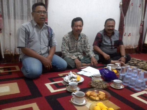 Foto bersama pak Lurah, ketua Kampung KB, dan PKB