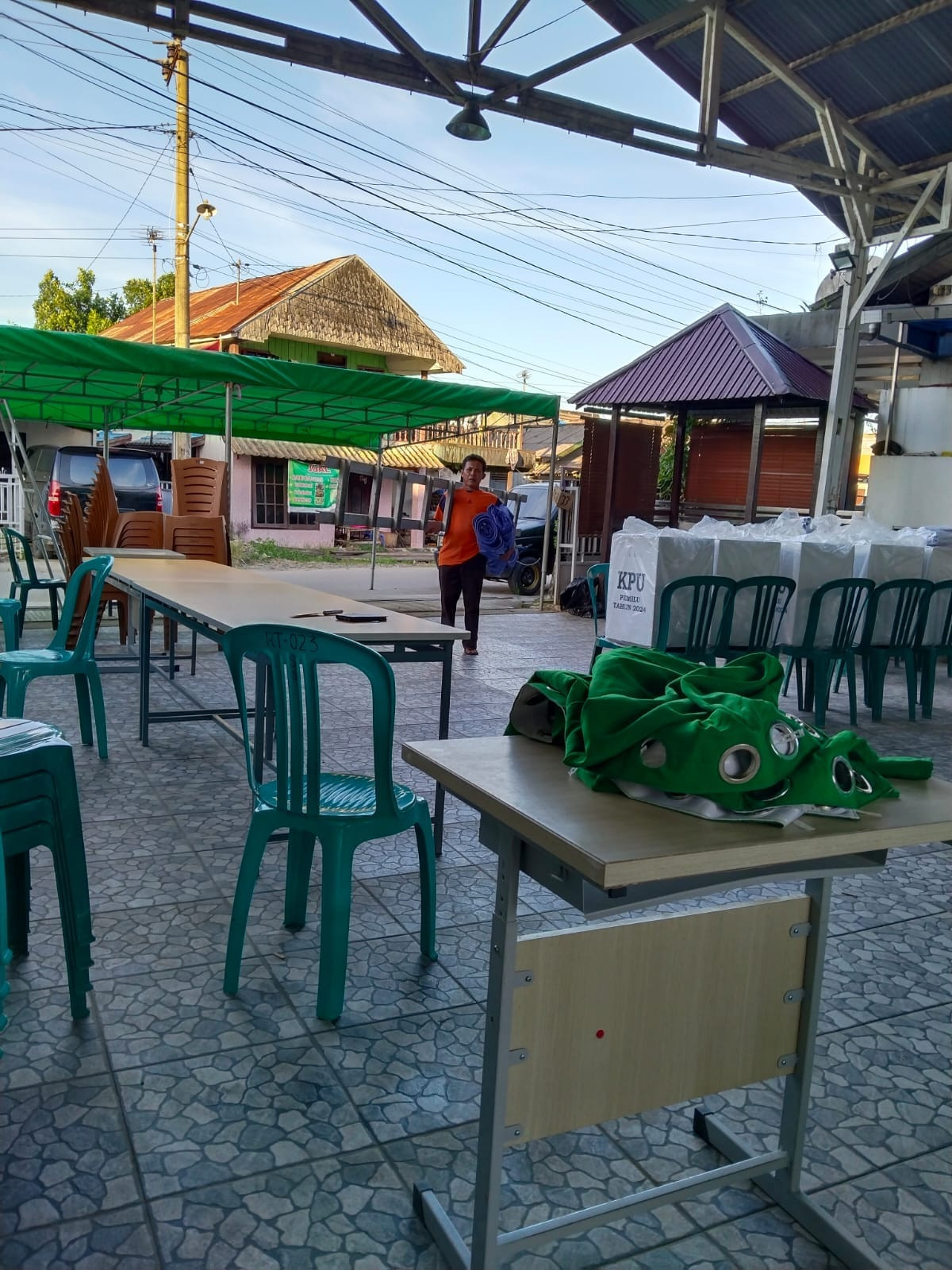 Persiapan Kegiatan Pemungutan Suara Pemilu Kelurahan Simpang Tiga