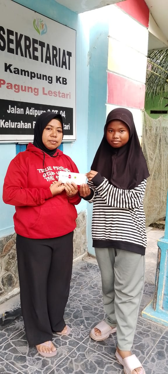 PEMBAGIAN TABLET TAMBAH DARAH KEPADA REMAJA PIK R PAGUNG LESTARI