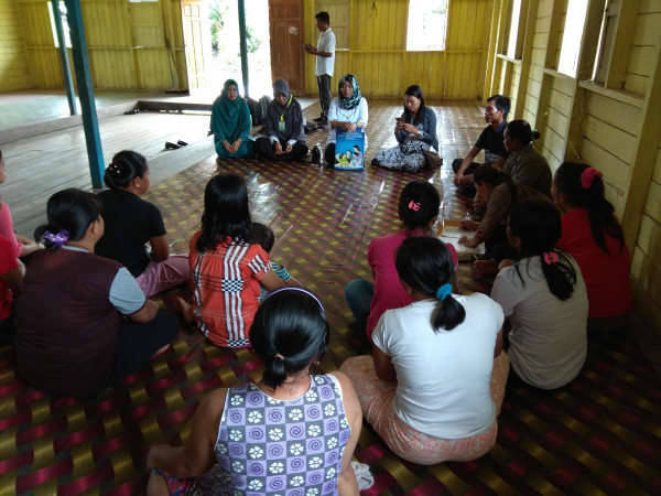 Pertemuan Orientasi dan Pembinaan BKB dan BKL Ketahanan Keluarga Berbasis Kelompok Kegiatan Tribina di Kampung KB di Desa Tetaban