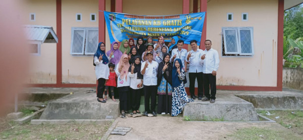 Foto bersama Camat Seabtik Tengah, OPD KB Nunukan, Bidan Puskesmas dan Penyuluh KB