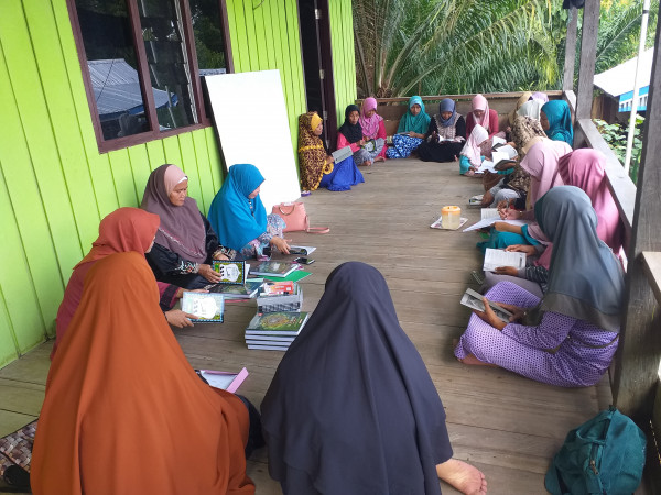 Pertemuan Pokja Kampung KB Lourdes Seksi Keagamaan penyerahan bantuan untuk kelompok Majelis Taklim Al Wathoniyah dan kegiatan Pengajian rutin setiap bulan