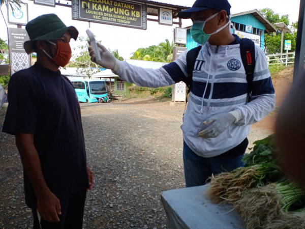 Aktifitas Tim Relawan Pokja Kampung KB Lourdes di Posko Lawan Covid-19 