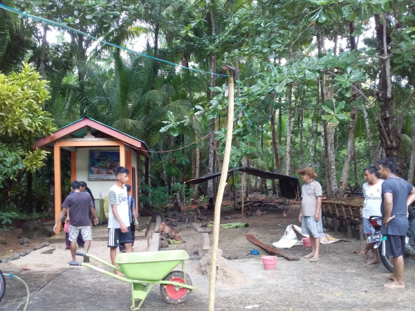 Kerja Bakti Gotong Royong Perbaikan Bangunan MCK Desa