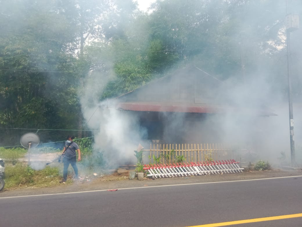 Kegiatan Vogging dari Dinas Kesehatan di Rumah Warga