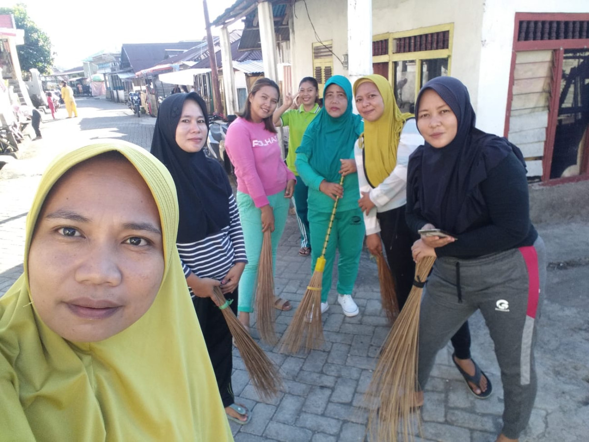 Pembersihan Rumah ibadah yang di laksanakan rutin setiap Hari Jumat