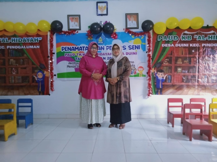 Bunda PAUD Desa Duini bersama wali murid