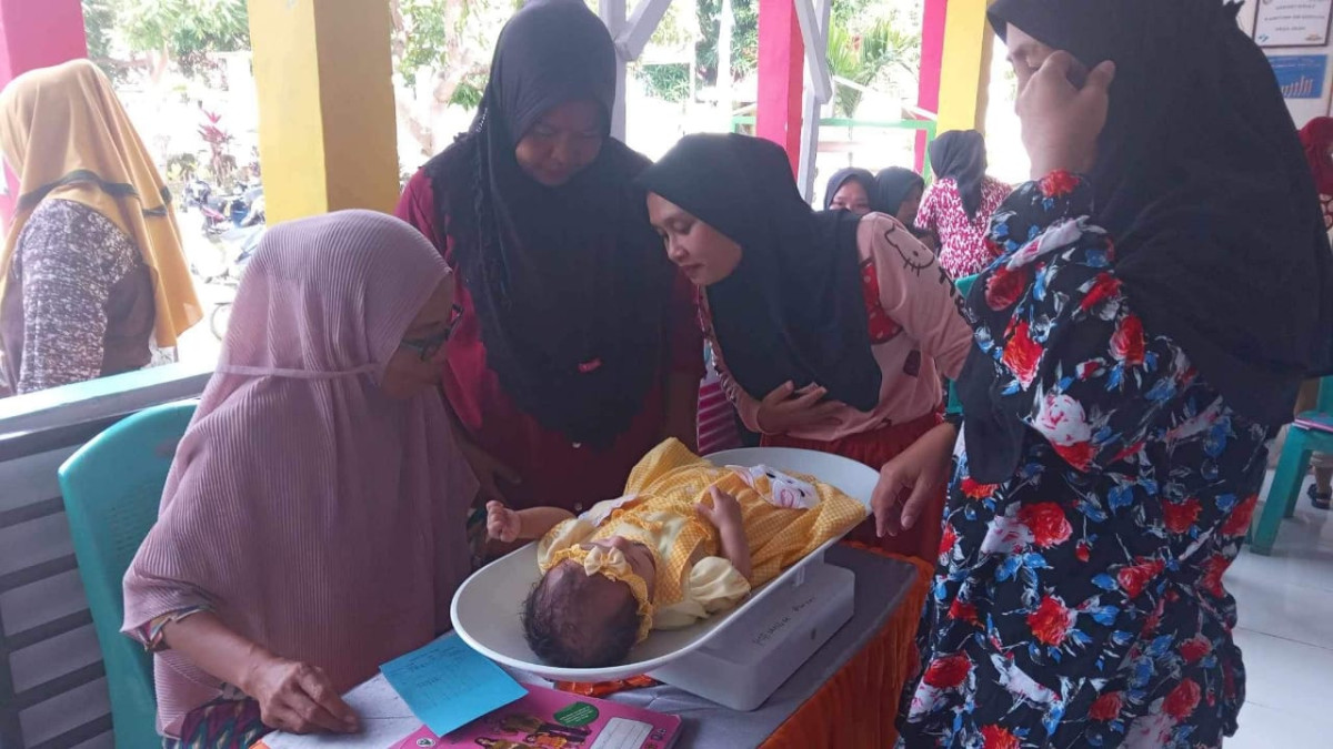 PENIMBANGAN BAYI 0 SAMPAI 24 BULAN