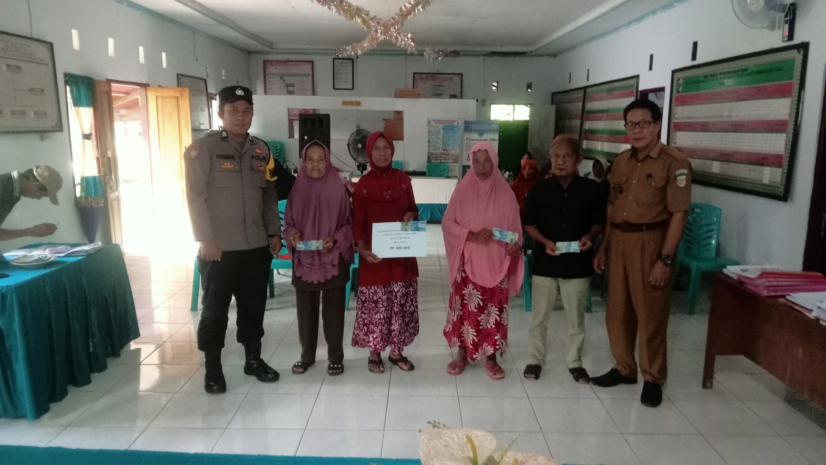 Penyaluran BLT Dana Desa Bulan Oktober: Wujud Kepedulian Pemerintah Desa Duini untuk Warga