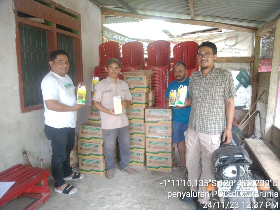 Bantuan pupuk organik cair bagi petani kakao