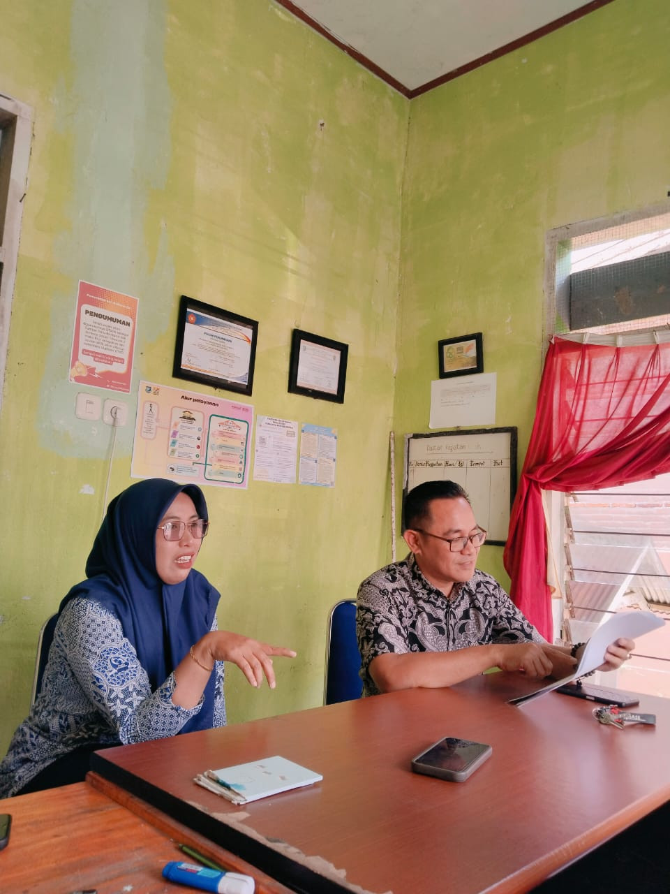 Melakukan komunikasi aktif bersama Lurah mengenai program bangga kencana