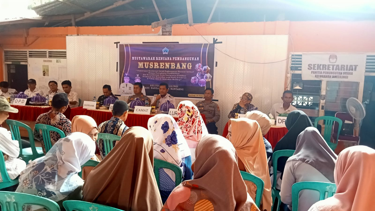 suasana diskusi antara elemen masyarakat yang menjadi peserta dan POKJA