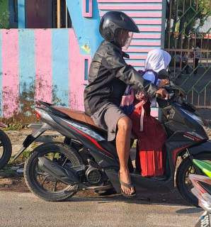 Melakukan gerakan ayah teladan