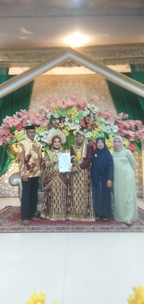 PENYERAHAN SERTIFIKAT CATIN OLEH TPK