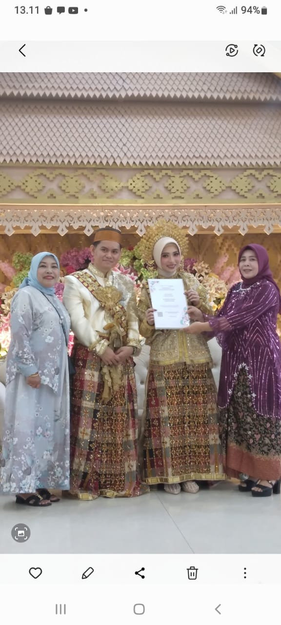 PENYERAHAN SERTIFIKAT CATIN OLEH TPK