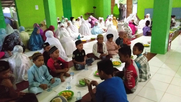 Berbuka  Bersama warga mansyarakat Dusun Baru (Kampung KB)