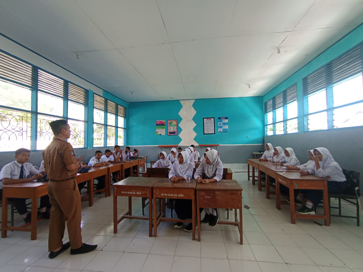 Pemberian tablet tambah darah bagi remaja putri dan ibu hamil