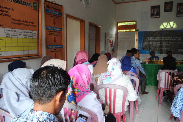 Pertemuan Kelompok Kerja ( POKJA ) Kampung Keluarga Berencana KB
