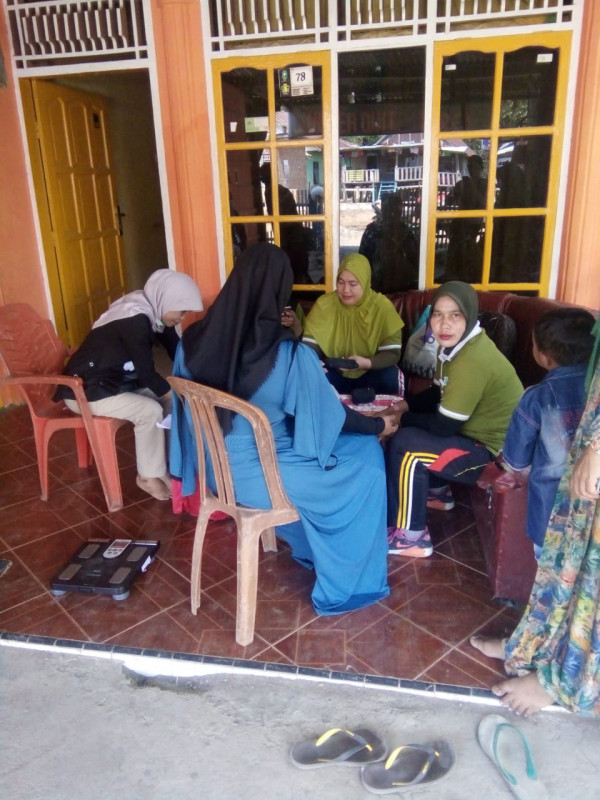 Pemeriksaan mesehatan oleh tim medis puskesmas Balangnipa