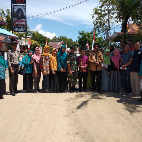 Foto bersama Tim penilai kabupaten,Kelurahan dan seluruh komponen masyarakat kampung kb bahari