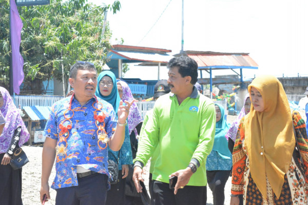 Pemerintah kelurahan Lappa ikut mendampingi tim penilai dari pusat