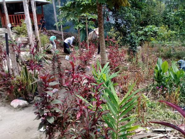 Pembersihan Taman Desa Dikampung KB dusun Bongki-Bongki Desa Bonto Sinala Kec Sinjai Borong